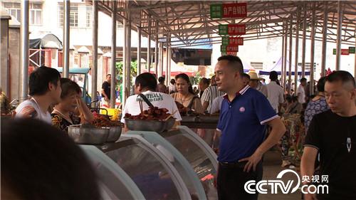 [致富经]只吃草的鱼 出锅像猫余 让他年赚600万 20181022 