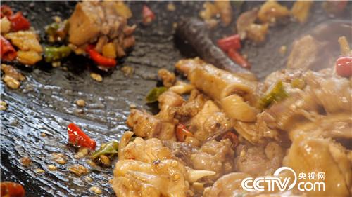 [致富经]笨鸡遇上聪明汉 奇招赚来上千万 20181023 